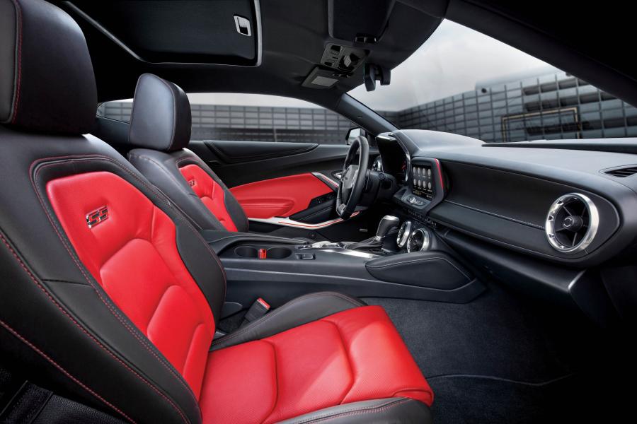 Интерьер Chevrolet Camaro SS 2018 года  (KR) (фото 4 из 20)